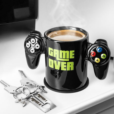 Cadouri pentru iubit - Set pentru jucatori - Cana ,suport cana si brelocuri