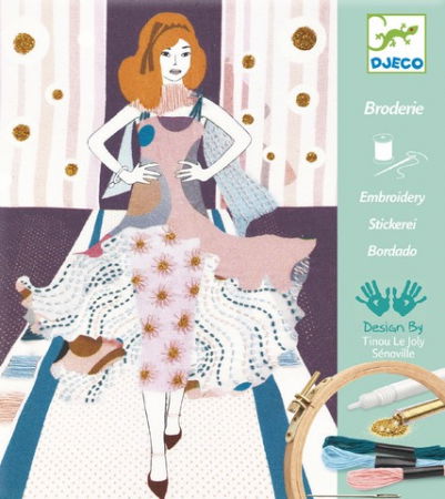 Ajándékok 10 éves gyerekeknek - Djeco-Atelier-de-brodat-si-cusut-Djeco-Fashion-week