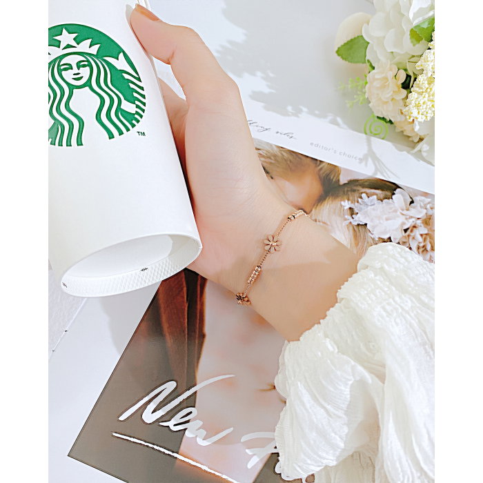 Bratara aurie cu flori delicate – Eleganta si feminitate subtila [2]