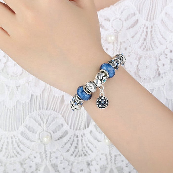 Bratara fantezie placata cu argint, cu talismane albastre [5]