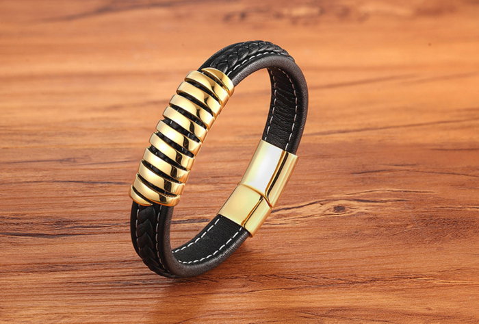 Bratara neagra din piele naturala si inox auriu [2]
