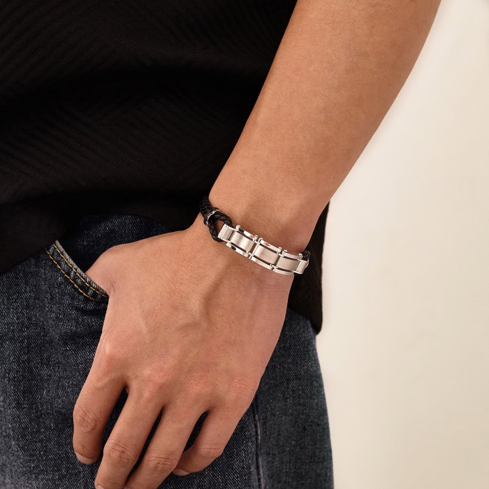 Brățară piele neagră împletită cu segmente metalice din inox – Echilibru între forță și rafinament [11]