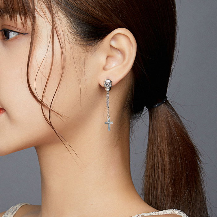 Cercei argint asimetrici cu cranii si cruci [2]