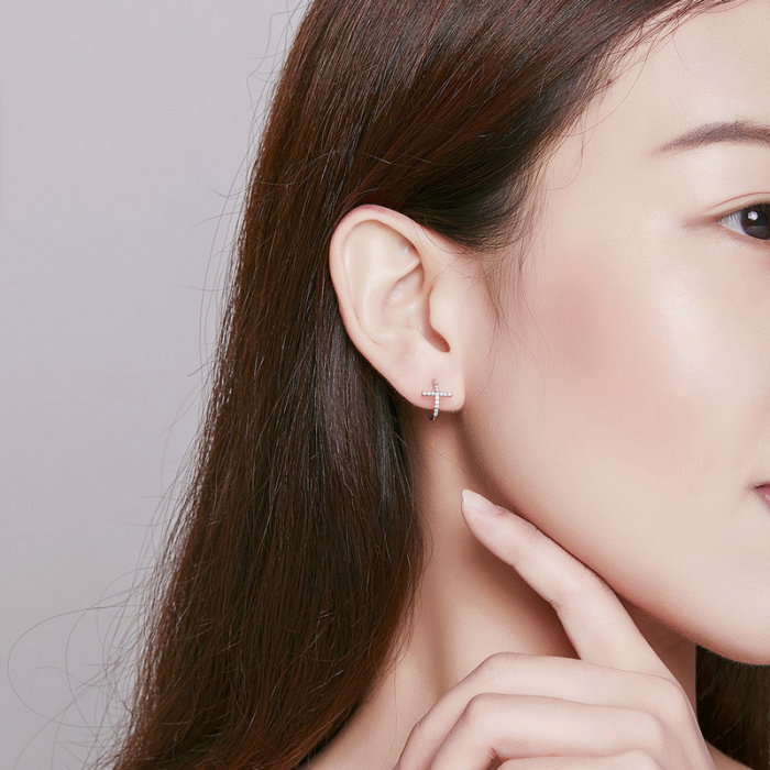 Cercei argint semicerc cu crucea moderna placati cu rodiu [8]