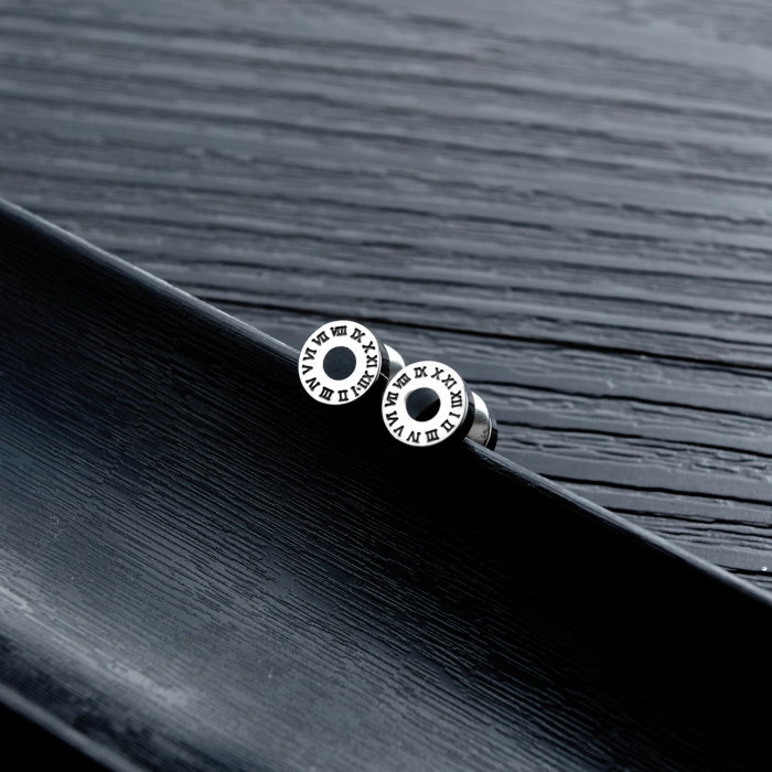 Cercei rotunzi din inox, cu cifre romana [5]