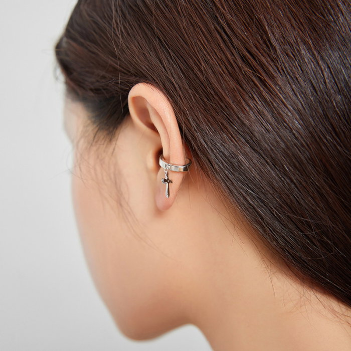 Cercel argint ear cuff cu cruciulita, pe ureche [8]