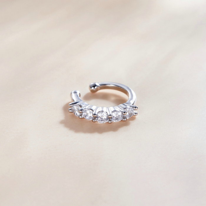 Cercel argint ear cuff rotund, pe ureche [3]