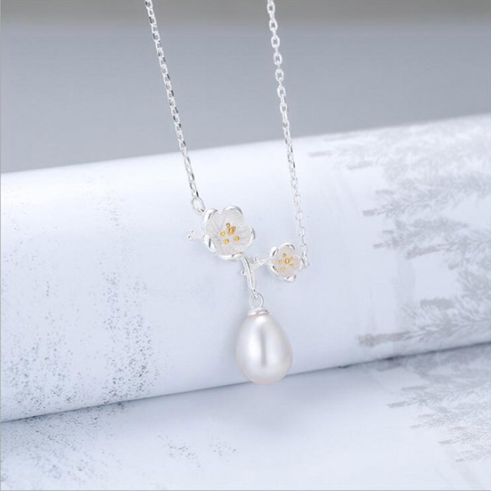 Colier argint 925 placat cu rodiu cu floricele, perle naturale si zirconiu [6]