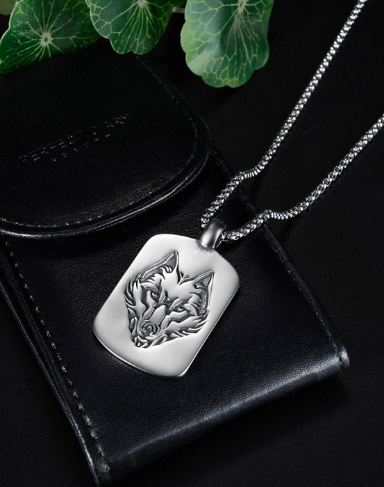 Colier inox placuta cu cap de lup [10]