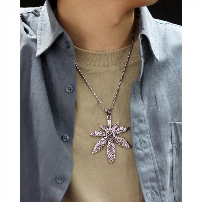Colier inox frunza de canabis 70 cm [11]
