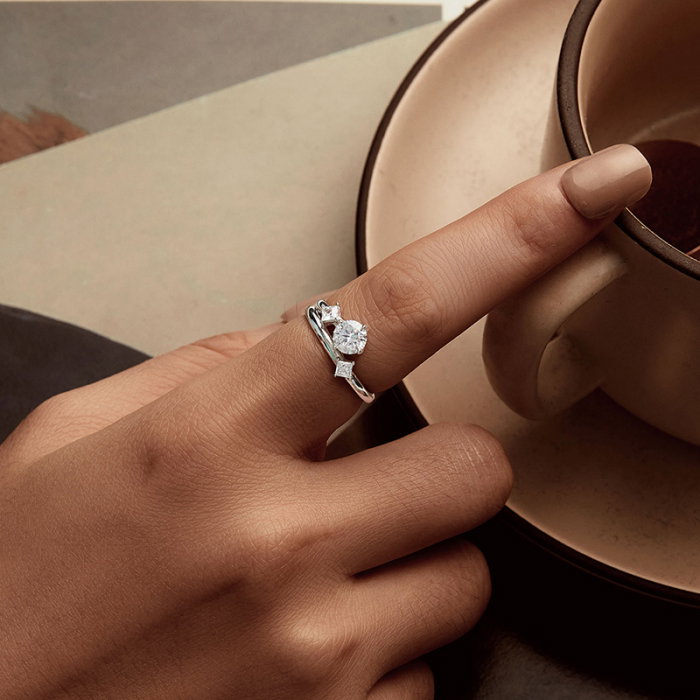 Inel argint cu trei zirconii [8]