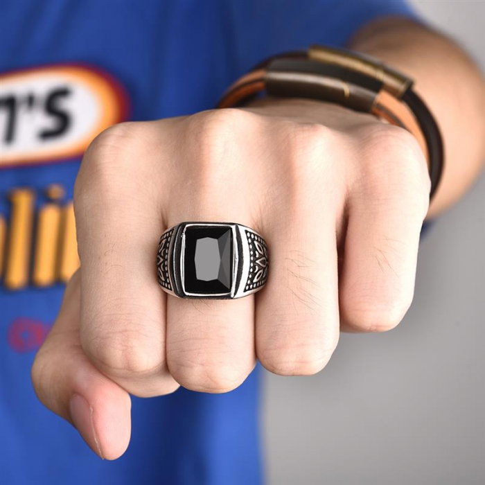 Inel inox cu zirconiu negru si frunze [4]