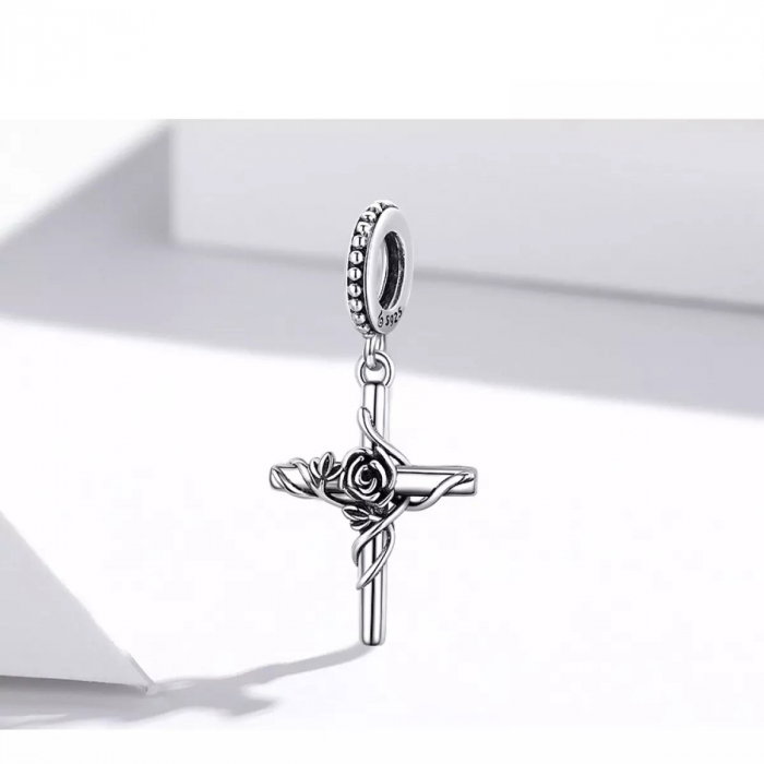 Pandantiv argint cu cruce si un trandafir [4]