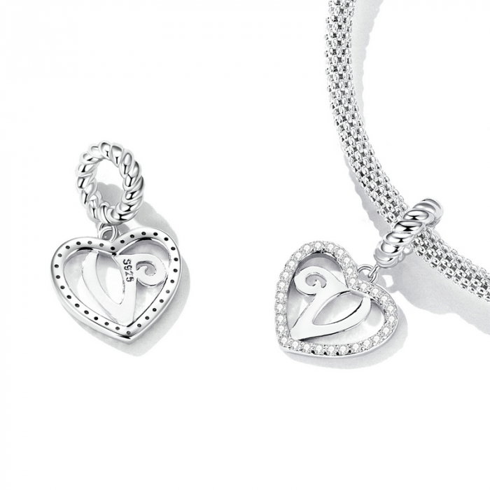 Pandantiv argint inima si litera V [3]