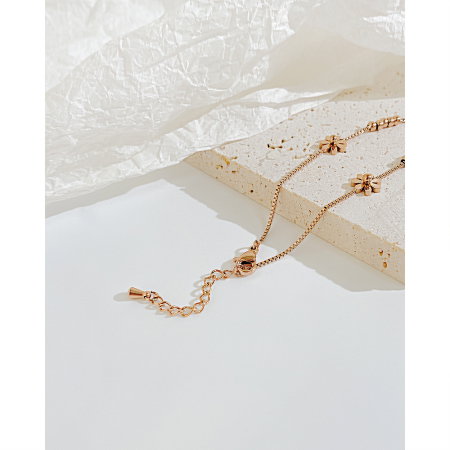 Bratara aurie cu flori delicate – Eleganta si feminitate subtila [6]