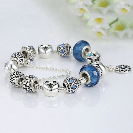 Bratara fantezie placata cu argint, cu talismane albastre [2]