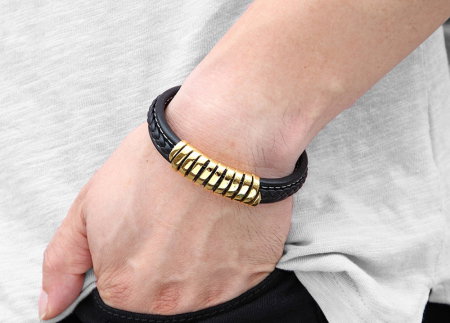 Bratara neagra din piele naturala si inox auriu [2]