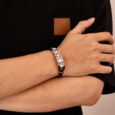 Brățară piele neagră împletită cu segmente metalice din inox – Echilibru între forță și rafinament [3]