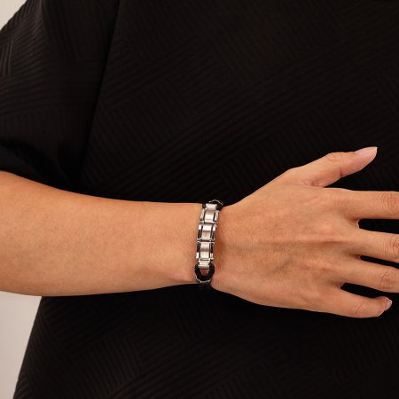 Brățară piele neagră împletită cu segmente metalice din inox – Echilibru între forță și rafinament [1]