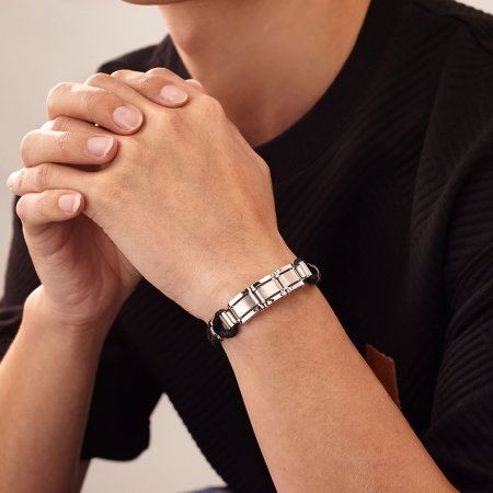 Brățară piele neagră împletită cu segmente metalice din inox – Echilibru între forță și rafinament [12]