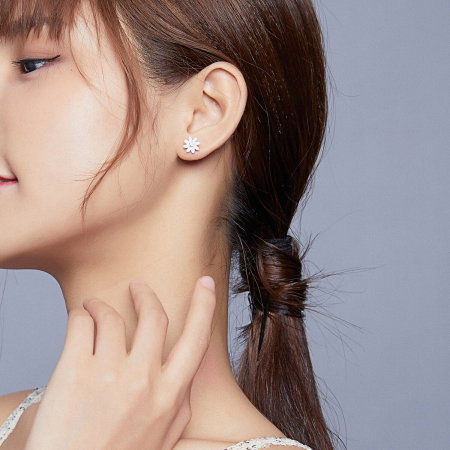 Cercei argint asimetrici floare si gargarita [1]