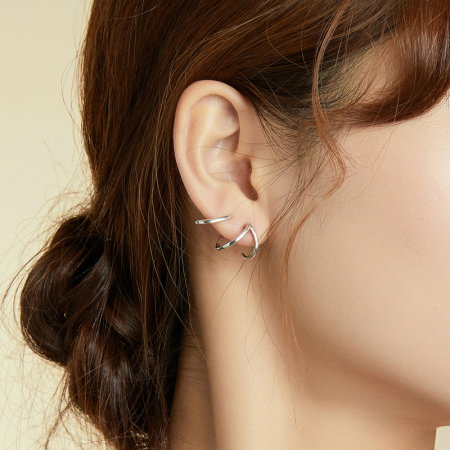 Cercei argint cu surub, pe ureche [3]