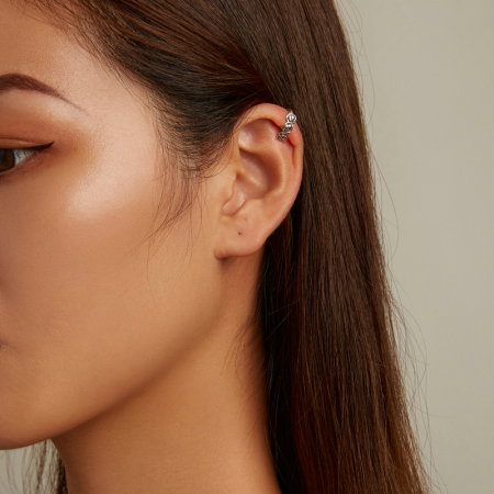 Cercel argint ear cuff cu trandafiri, pe ureche [6]
