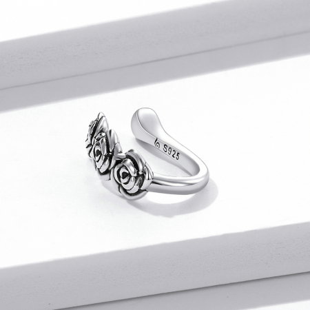 Cercel argint ear cuff cu trandafiri, pe ureche [1]