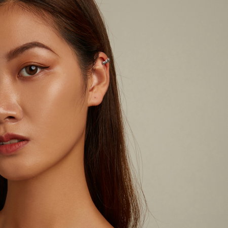 Cercel argint ear cuff cu trandafiri, pe ureche [5]