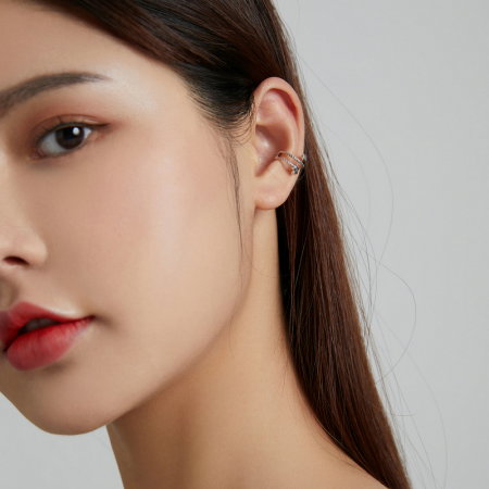 Cercel argint ear cuff cu steluta, pe ureche [3]