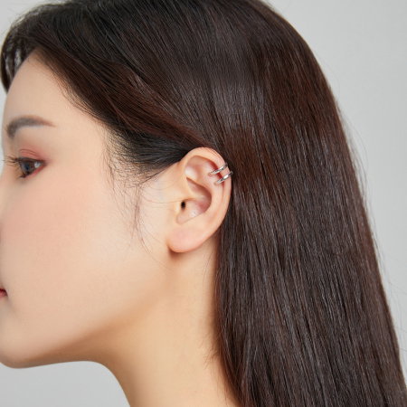 Cercel argint ear cuff pe ureche [1]