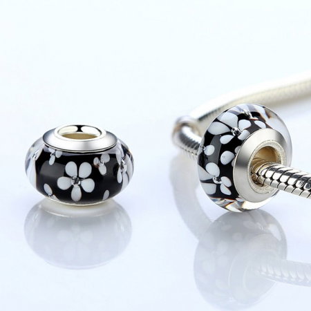Charm fantezie negru cu flori albe PSTF0007 [1]