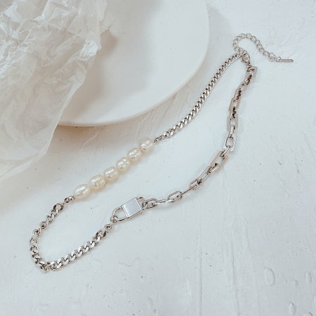 Colier din inox cu perle si lacatel [3]
