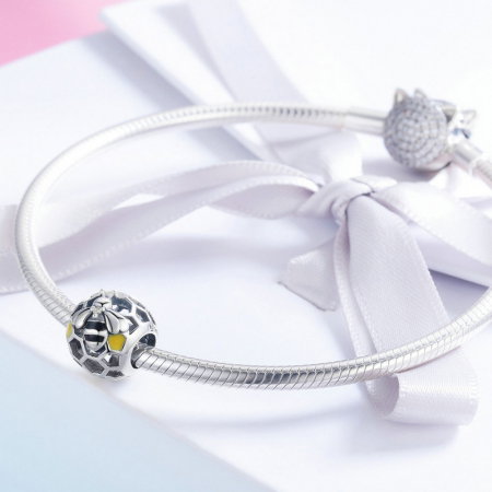 Pandantiv argint fagure si albina [1]