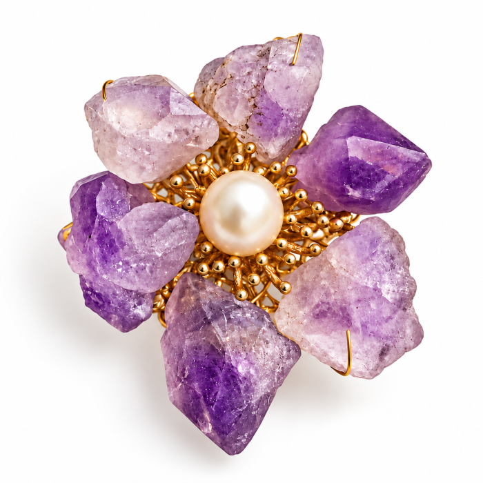Broșă florală de 4,5 × 4 cm cu cristale de ametist brut, perlă naturală și detalii aurii [1]
