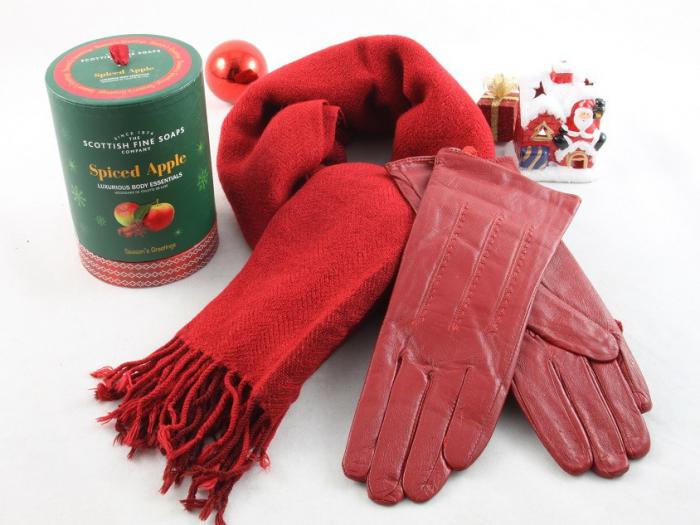 Red Christmas Spiced Apple Scottish [1]
