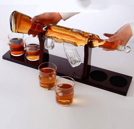 Decantor Pusca cu Patru Pahare cu Glont & Suport Lemn Kitchen. TOP 10 Cadouri Barbati [4]