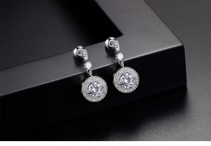 Cercei Borealy Simulated Diamonds One Huggie [2]
