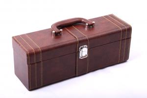 Cadouri pentru Casa - Cutie Vin Brown Treasure Chest cu 3 Accesorii (fara Sticla de Vin) TOP 10 Cadouri Barbati