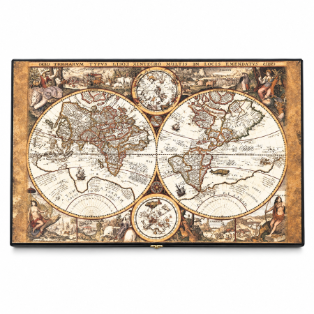 Joc de table Old Map Edition Leather închis, cu hartă vintage pe capac, pe fundal alb. [1]