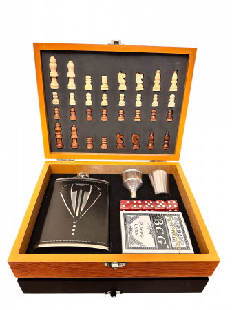 4 in 1 Business Gift for Men: Sah, Sticla + pahar, Zaruri, Carti de Joc [0]