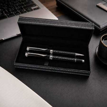 Cadouri pentru Baieti si Baietei - Set 2 Pixuri Elegante în Cutie din Piele Ecologică Cadou Business Premium pentru Bărbați