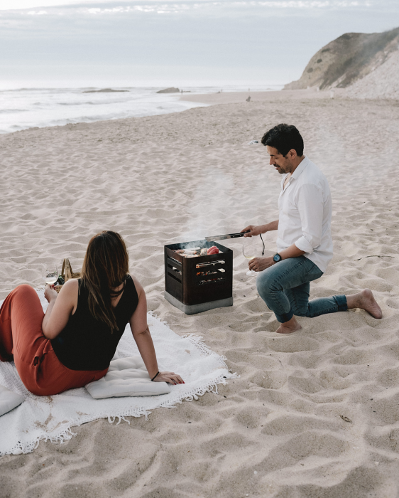 Fire Pit pentru grădină (focar exterior) Tharsis din oțel Corten și beton, focar exterior 37.5 × 37.5 × 40 cm [13]