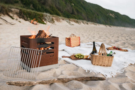 Fire Pit pentru grădină (focar exterior) Tharsis din oțel Corten și beton, focar exterior 37.5 × 37.5 × 40 cm [8]