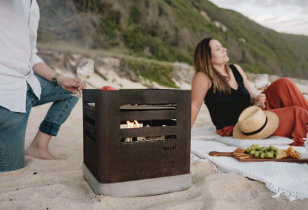 Fire Pit pentru grădină (focar exterior) Tharsis din oțel Corten și beton, focar exterior 37.5 × 37.5 × 40 cm [11]