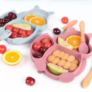 Set complet din silicon cu farfurie compartimentata pentru fructe, legume si alte alimente solide 