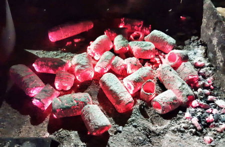 Carbune de gratar 10 kg brichete din rumegus Bioten [2]