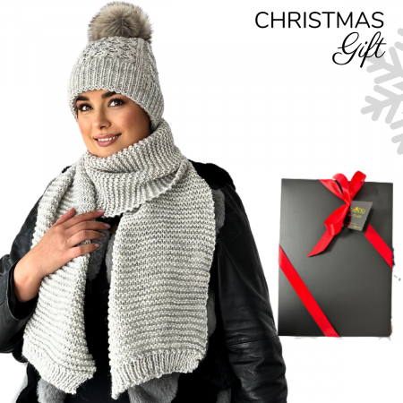 Cadouri aniversare - Cadoul perfect de Crăciun - Set caciula cu fular asortat, din lana, ambalat in cutie cadou, model IULIA gri