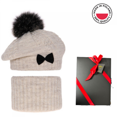 Cadouri copii bebelusi 0+ - Set de iarnă cu căciulă și fular circular cu pompon Amora 5646.03.k36 bej produs in Polonia