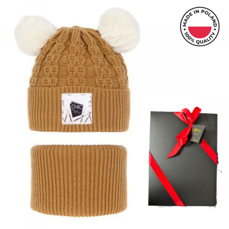 Caciuli copii - Set de iarnă cu căciulă și fular circular cu pompon Hanka 3493.06.06, K-33 maro produs in Polonia